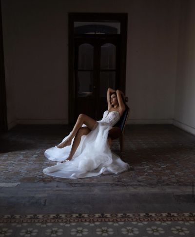 Fotografía de A blend of freshness, romance and femininity de Adriana Madrid Bridal - 43548 