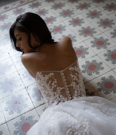 Fotografía de A blend of freshness, romance and femininity de Adriana Madrid Bridal - 43549 